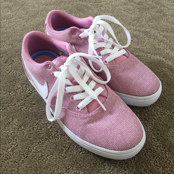 Pink Nike shoes - Picture 1 of 3